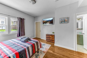 2 bedrooms, desk, iron/ironing board, free WiFi - Modern 2BHK - 15 mins bus ride to Time Square, NYC (West New York)