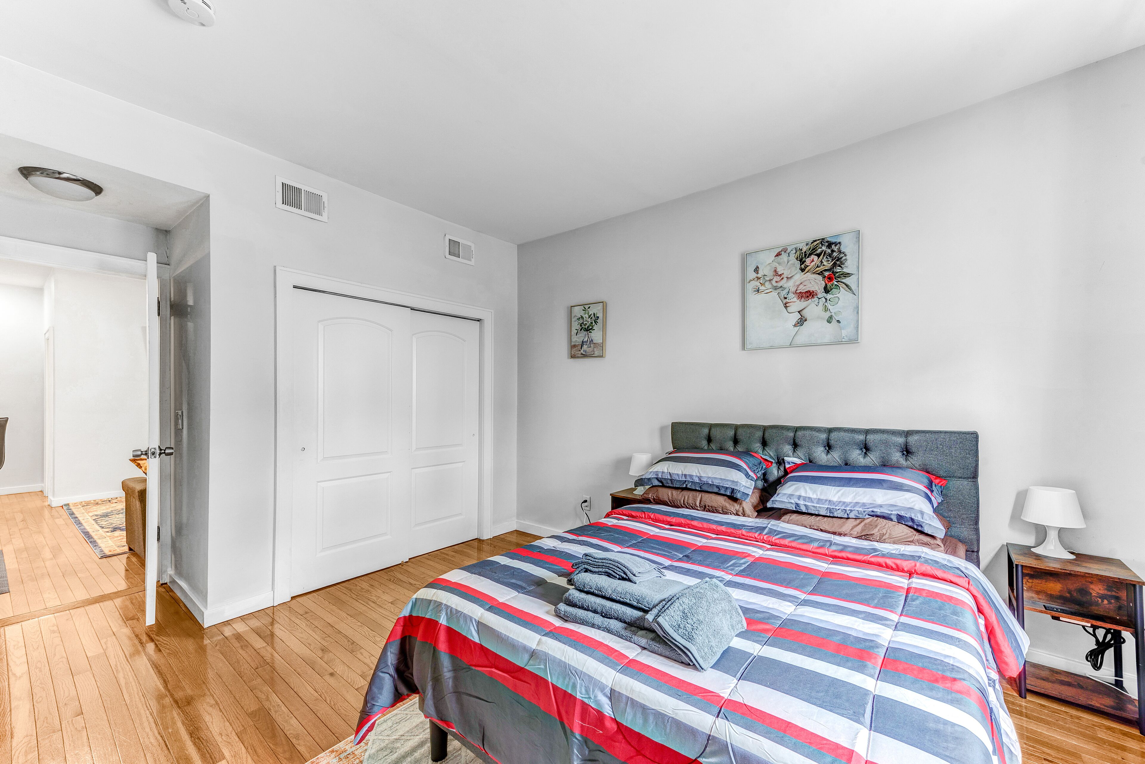 Modern 2BHK - 15 mins bus ride to Time Square, NYC