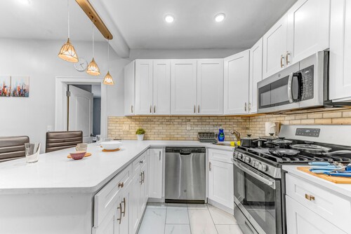 Modern 2BHK - 15 mins bus ride to Time Square, NYC