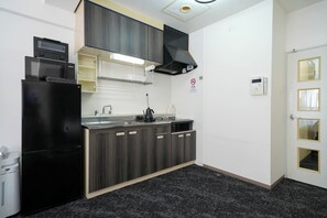 冰箱、微波炉、厨具/餐具