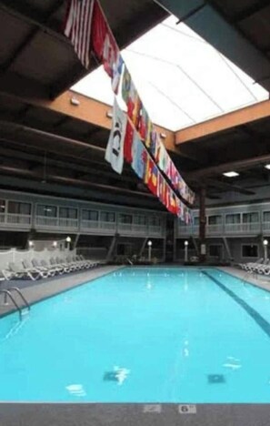Indoor pool, outdoor pool - Luxury Resort with Restaurants , 5 minutes to the beach (West Yarmouth)