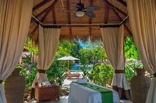 Elegant Villa with Hot Tub & Beach Club Access, Minutes to Playa Conchal!