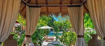 Elegant Villa with Hot Tub & Beach Club Access, Minutes to Playa Conchal!