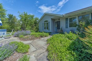Terrace/patio - Fields of Fennville - Located on Lakeshore drive - close to public beach access! (Fennville)
