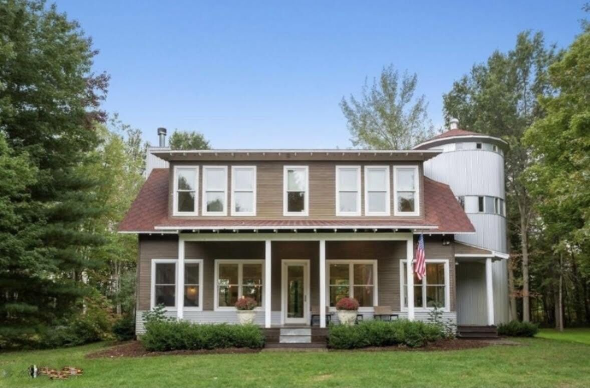 NEW LISTING!!!<br>Family Friendly, incredible, MUST SEE home!