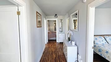 5 bedrooms, iron/ironing board, free WiFi, bed sheets