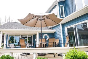 Terrace/patio - Private heated pool in back & Sandy beach in front (Huron)