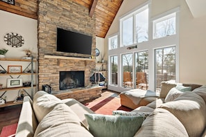 TV, fireplace