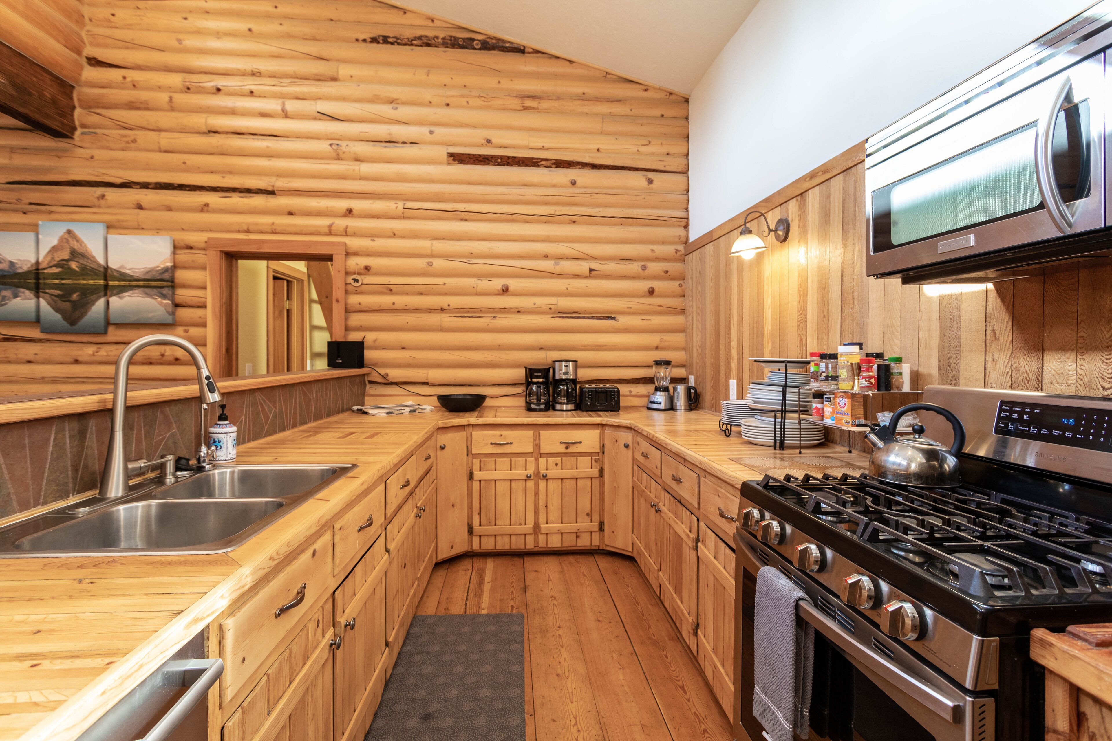 NEW! Secluded Mountain Home on 16 acres w/ easy trail access - Stillwater Mountain Great House