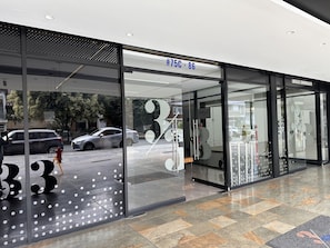 Exterior detail - ApartaLoft Laureles/AC/24/7 security/ parking/ near 2 laureles park (Medellín)