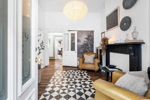 Interior - 55 DAVEY Townhouse 2 Salamanca at your doorstep (Hobart)