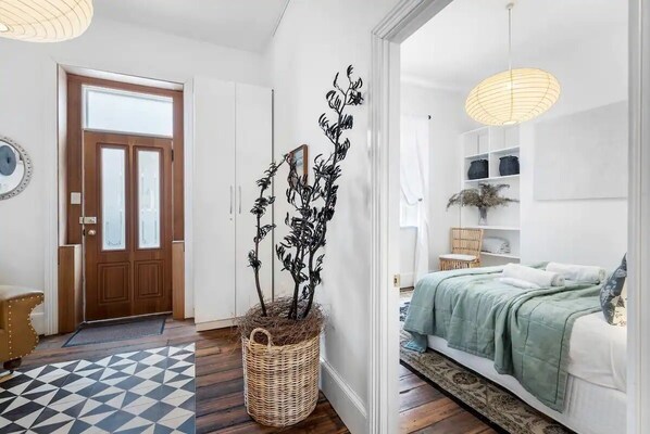 3 bedrooms, iron/ironing board, travel cot, free WiFi - 55 DAVEY Townhouse 2 Salamanca at your doorstep (Hobart)