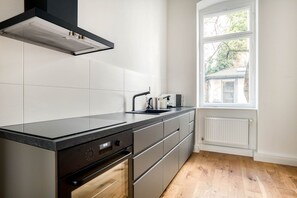 Réfrigérateur, micro-ondes, four, lave-vaisselle