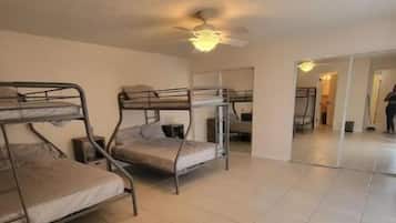 2 habitaciones, tabla de planchar con plancha, wifi y ropa de cama