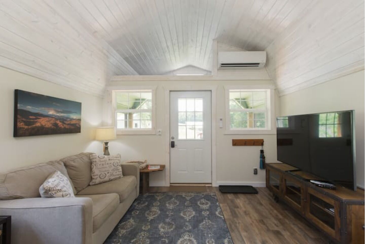 Halewood Farm Cottage: fire pit, pond, gazebo and pet friendly!