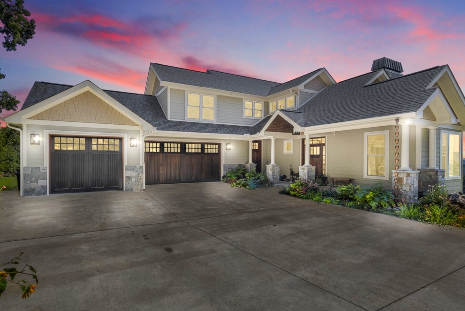 Halewood Farm in Marshall:Lovely Mountain Home, Great Views & Amenities!