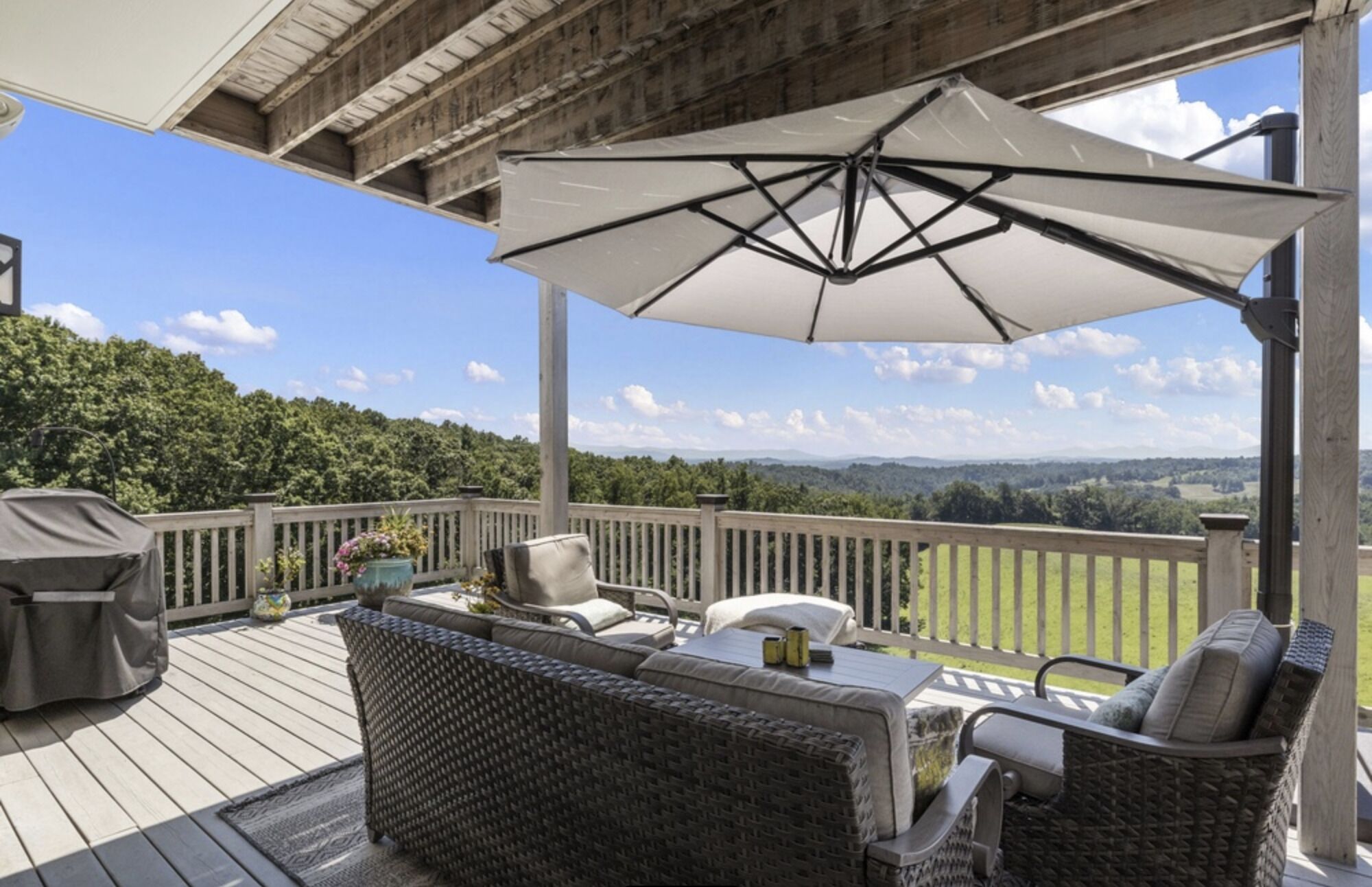 Halewood Farm Collection: Gated Mountain Home with Hot Tub, Fire Pit and Pet-Friendly