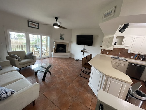 200 yds from beach! Garage now available for guest access!