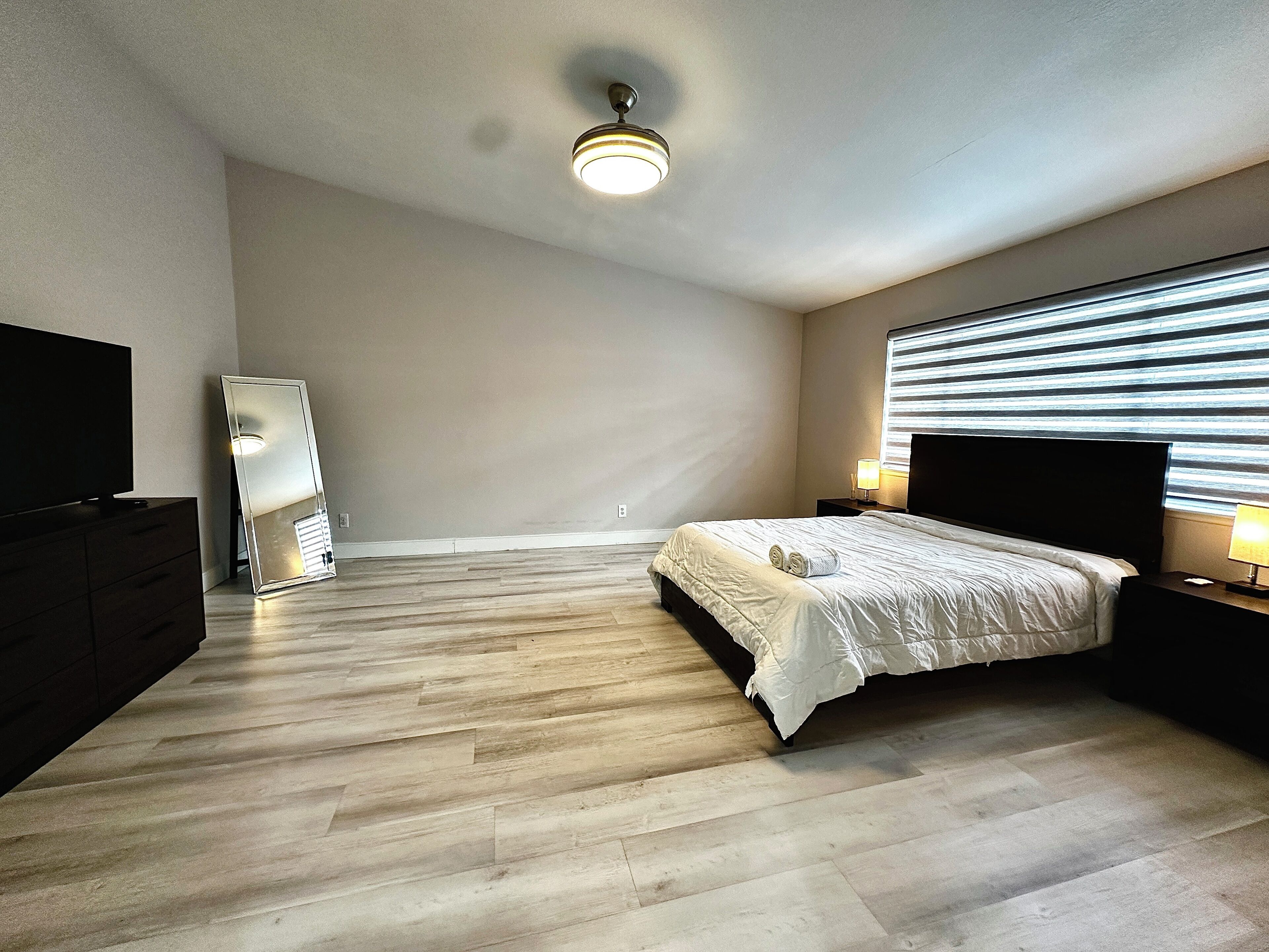 3 chambres, fer et planche à repasser, Wi-Fi, draps fournis