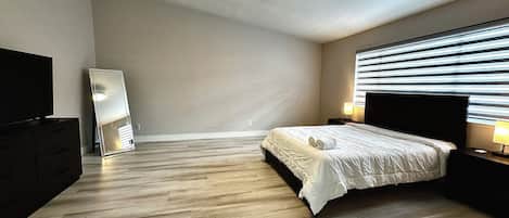 3 slaapkamers, een strijkplank/strijkijzer, wifi, beddengoed