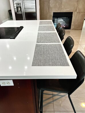 ميكروويف، فرن، موقد طهي مسطح، غسالة أطباق