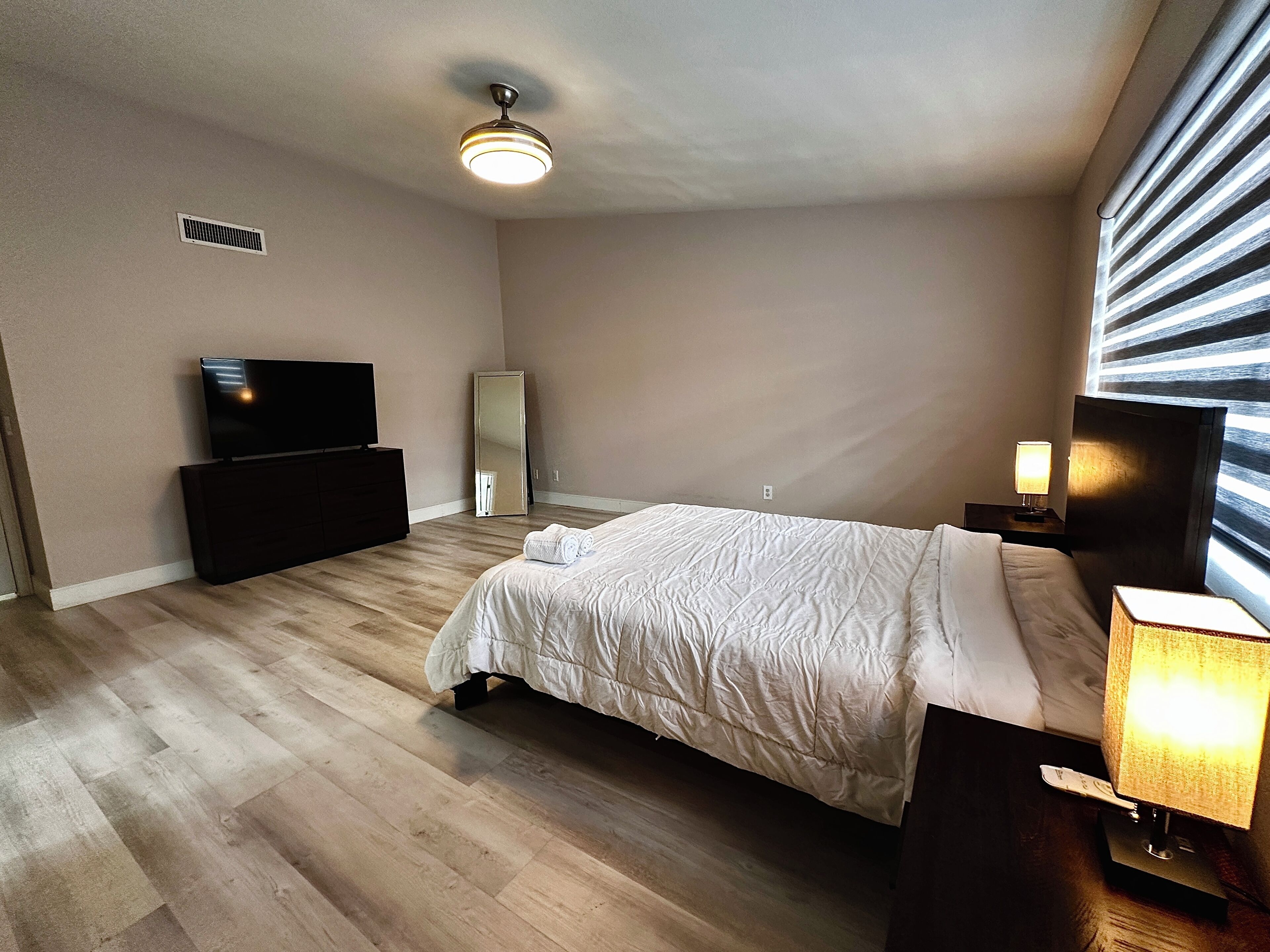 3 soverom, strykejern/-brett, wi-fi og sengetøy