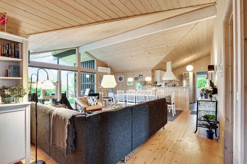 Family summer house in quiet area 8 adults 2 ch