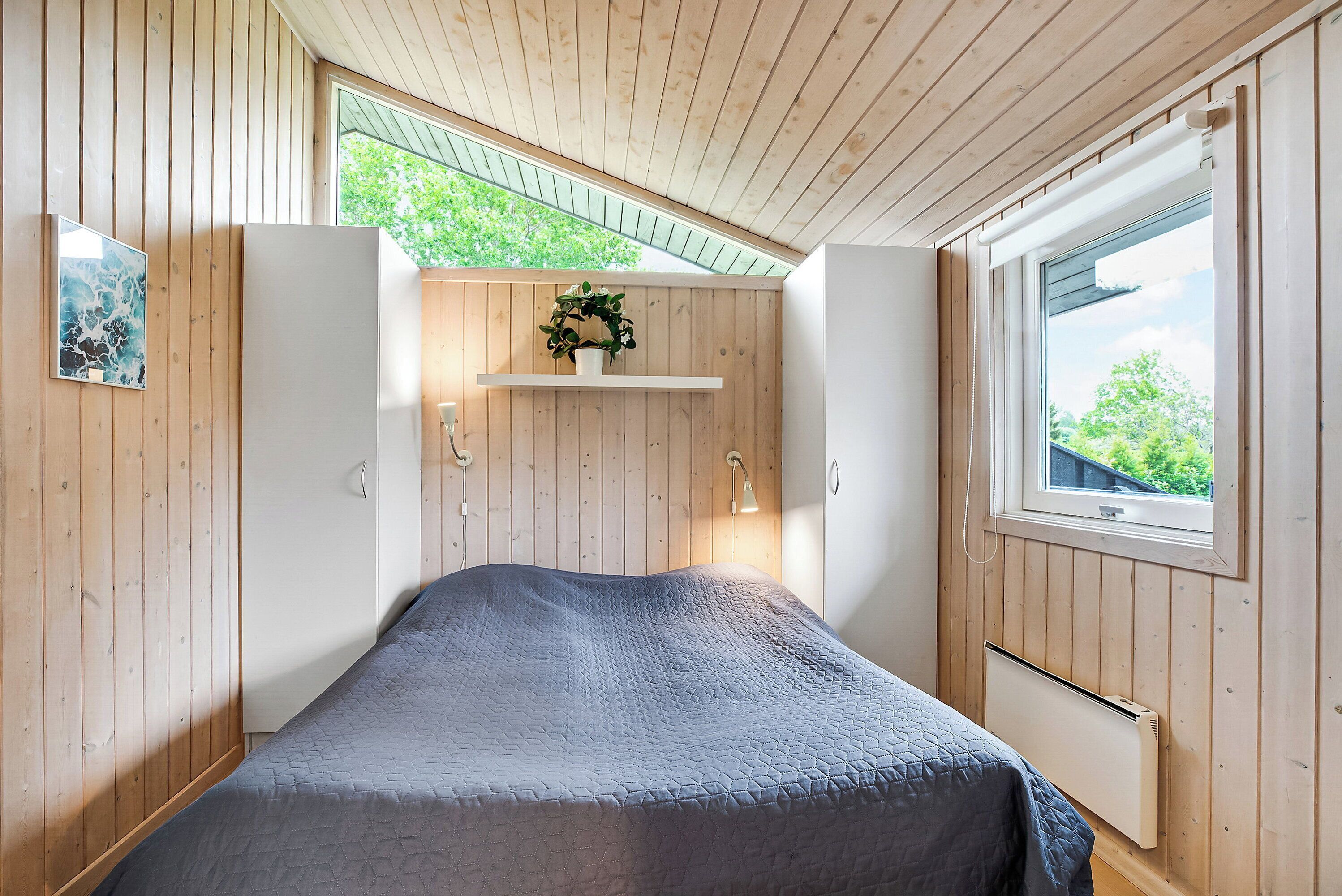 5 bedrooms, iron/ironing board, free WiFi