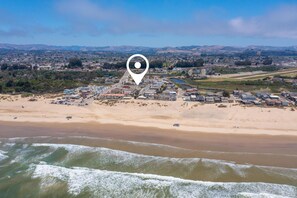 Sun-loungers - Coastal Haven w/ Large Rooftop Deck & Beach Access 🏖️ (Oceano)