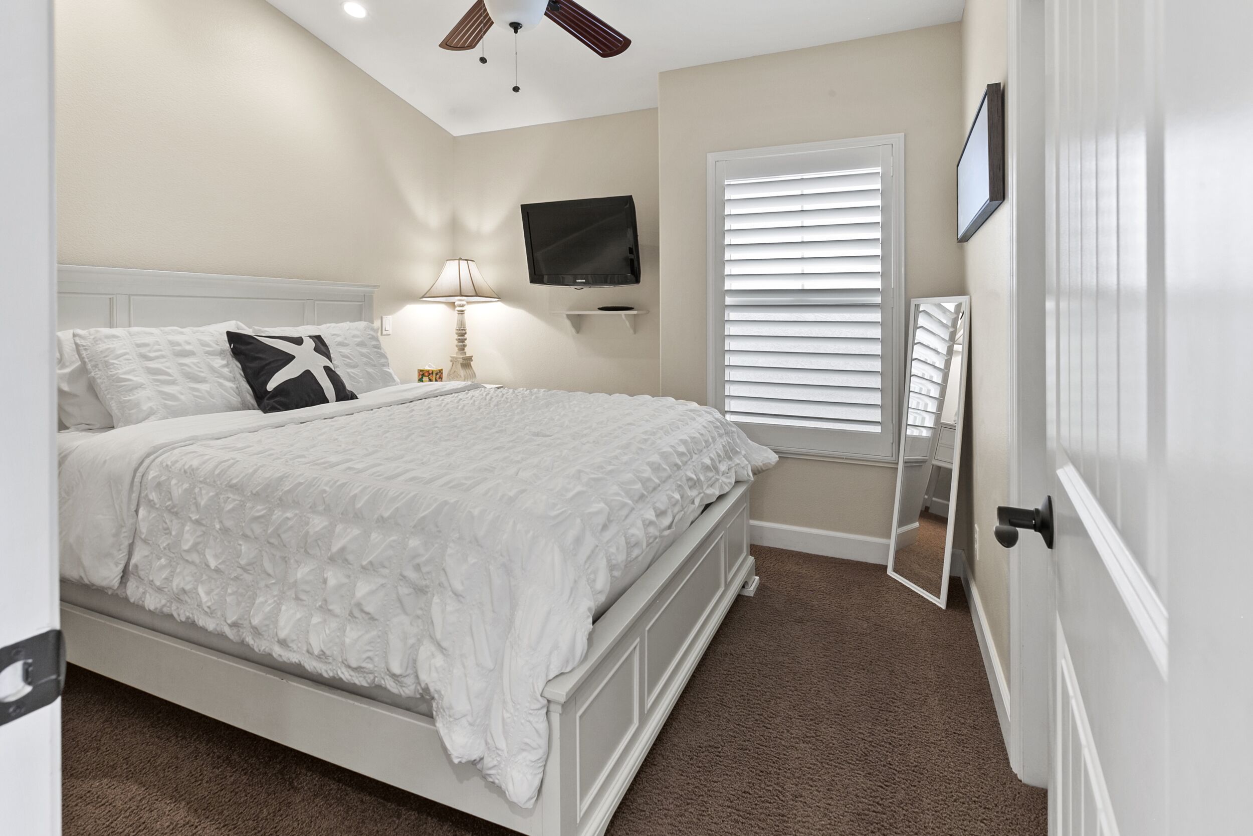 Upstairs Bedroom 2 with Queen Bed and TV.