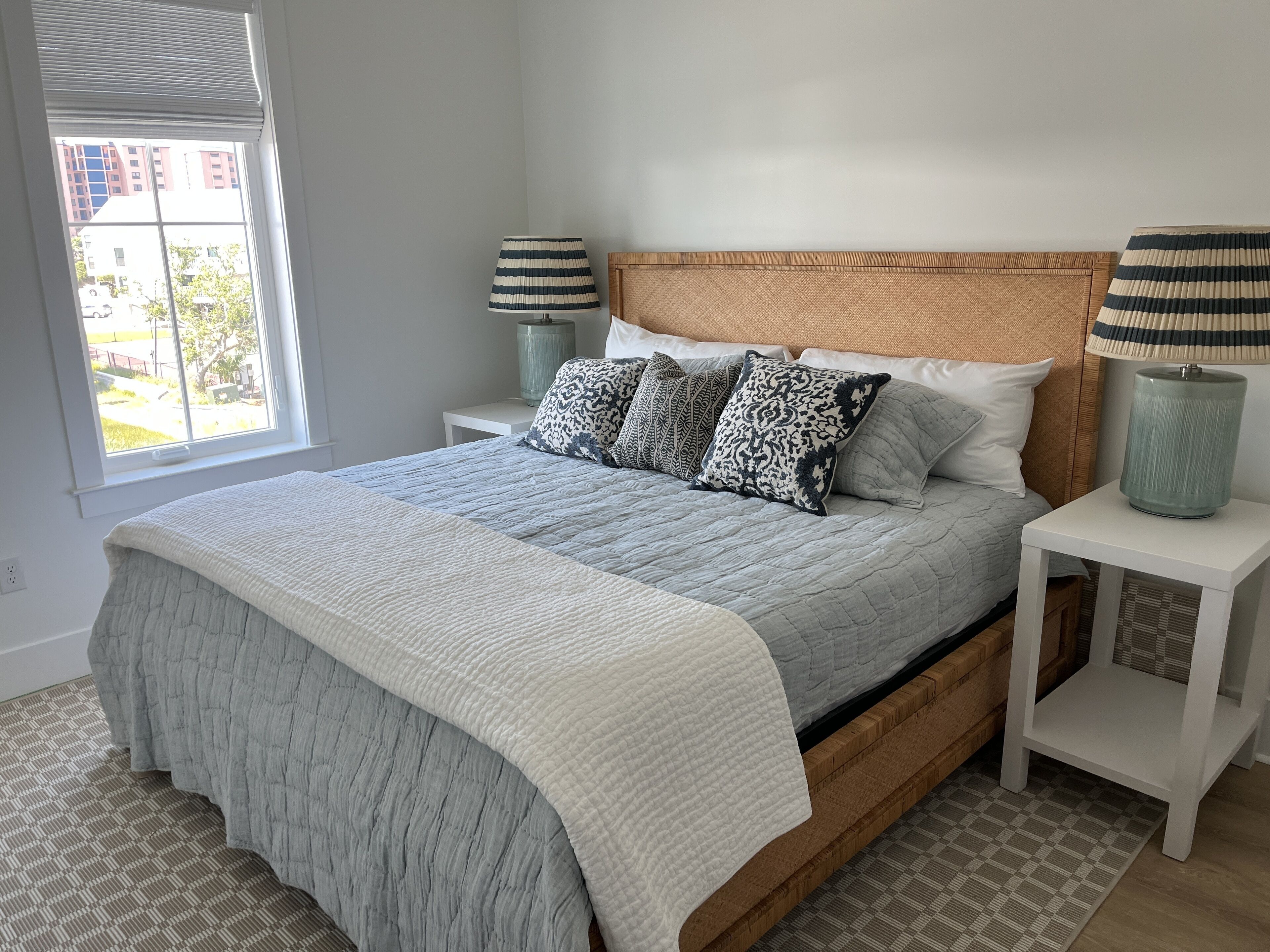 NEW CONSTRUCTION HOME SLEEPS 18 W/37 FOOT BOATSLIP