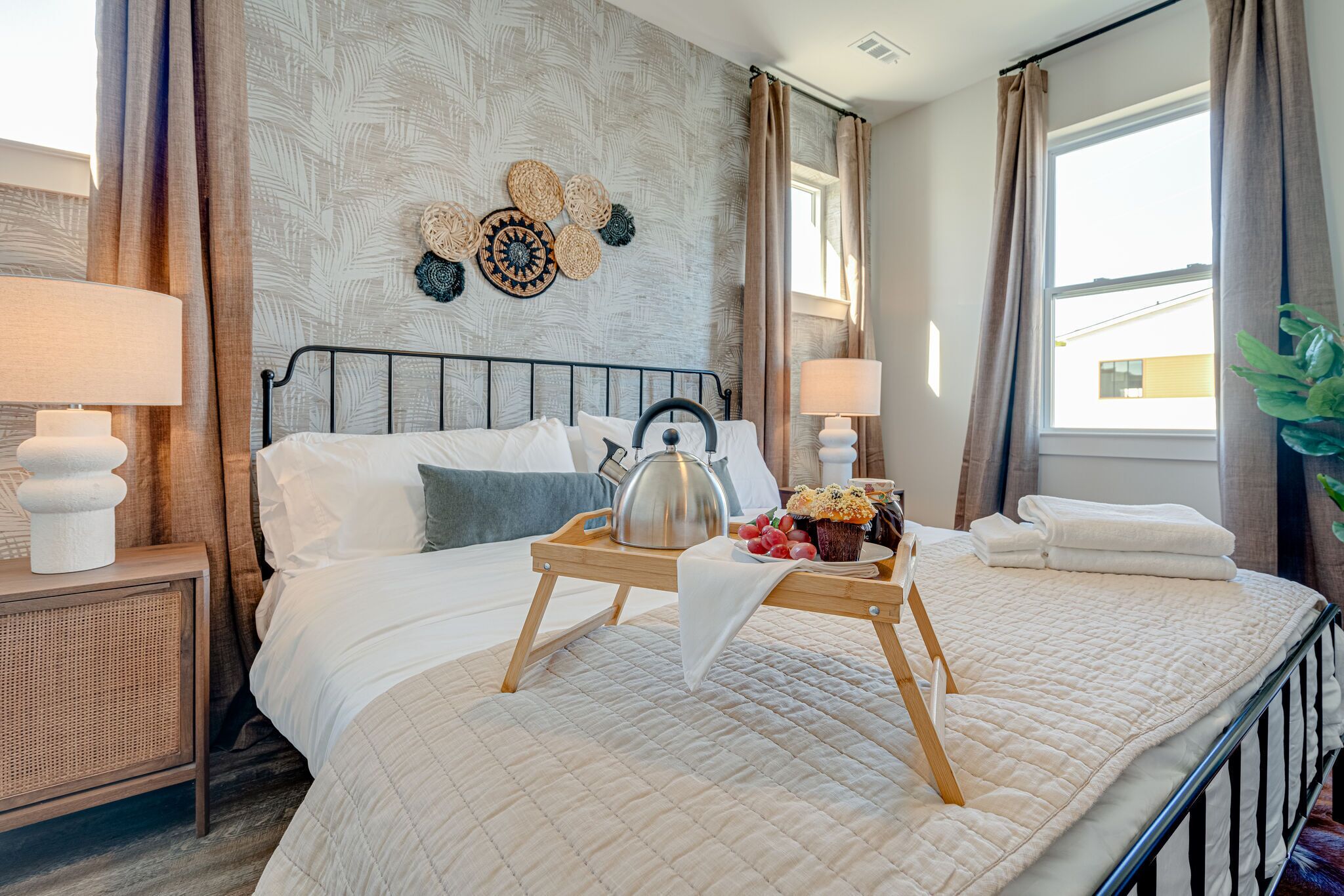 CLEAN SLATE - 7 MINS TO BROADWAY