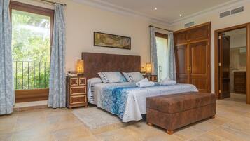 5 Schlafzimmer, Bügeleisen/Bügelbrett, kostenloses WLAN, Bettwäsche