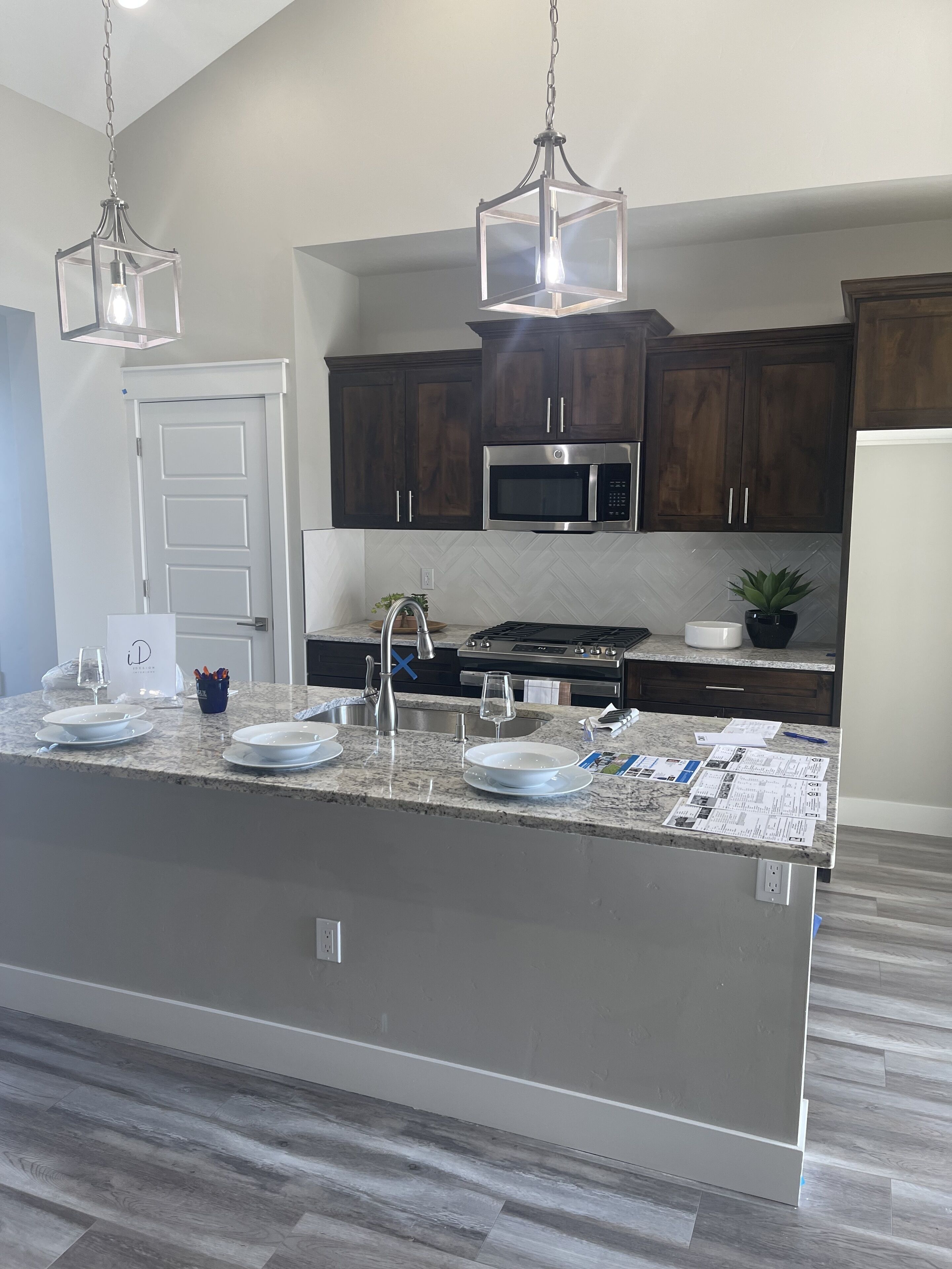 Enjoy the Sunsets in this luxurious and spacious home in Fruitland!