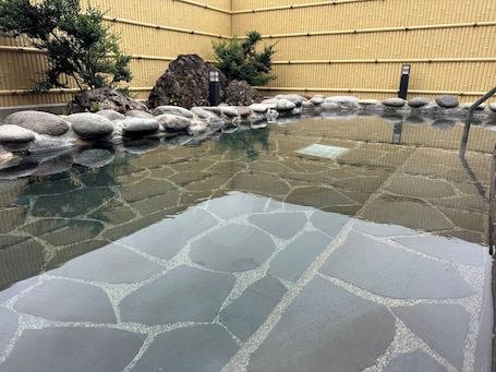 Baño termal público. pokapokalandmiasa