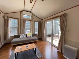 Caja de seguridad en la habitación y escritorio 