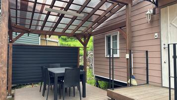 Family Cottage, Non Smoking | 1 bedroom, in-room safe, desk, laptop workspace