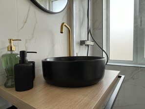 Shower, hair dryer, towels - Cozy apartment in heart Athens near metro Fix 100m (Athina)