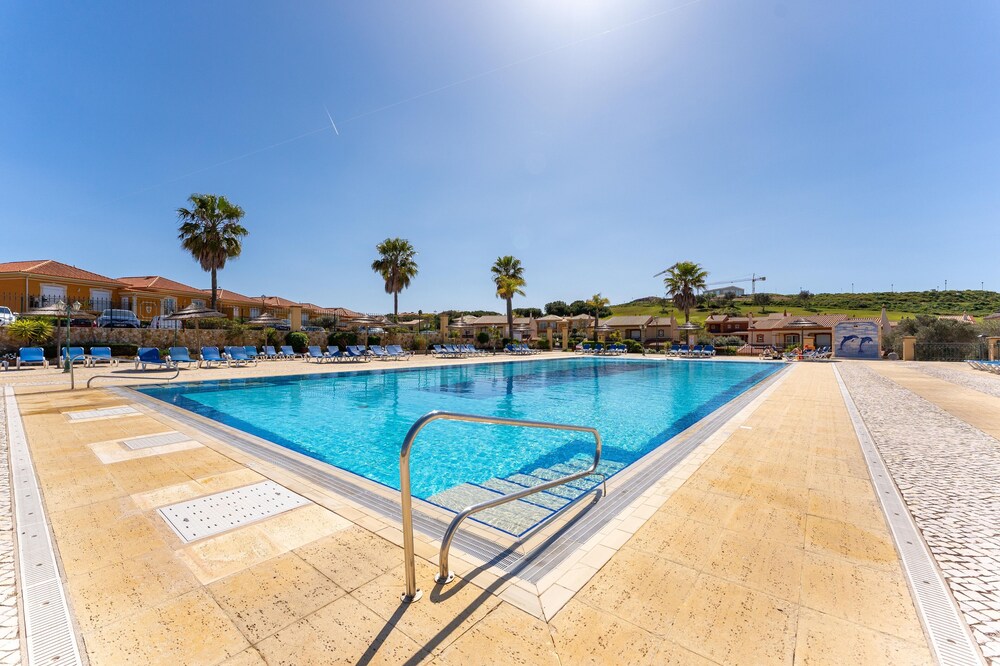LakeView private garden & pool