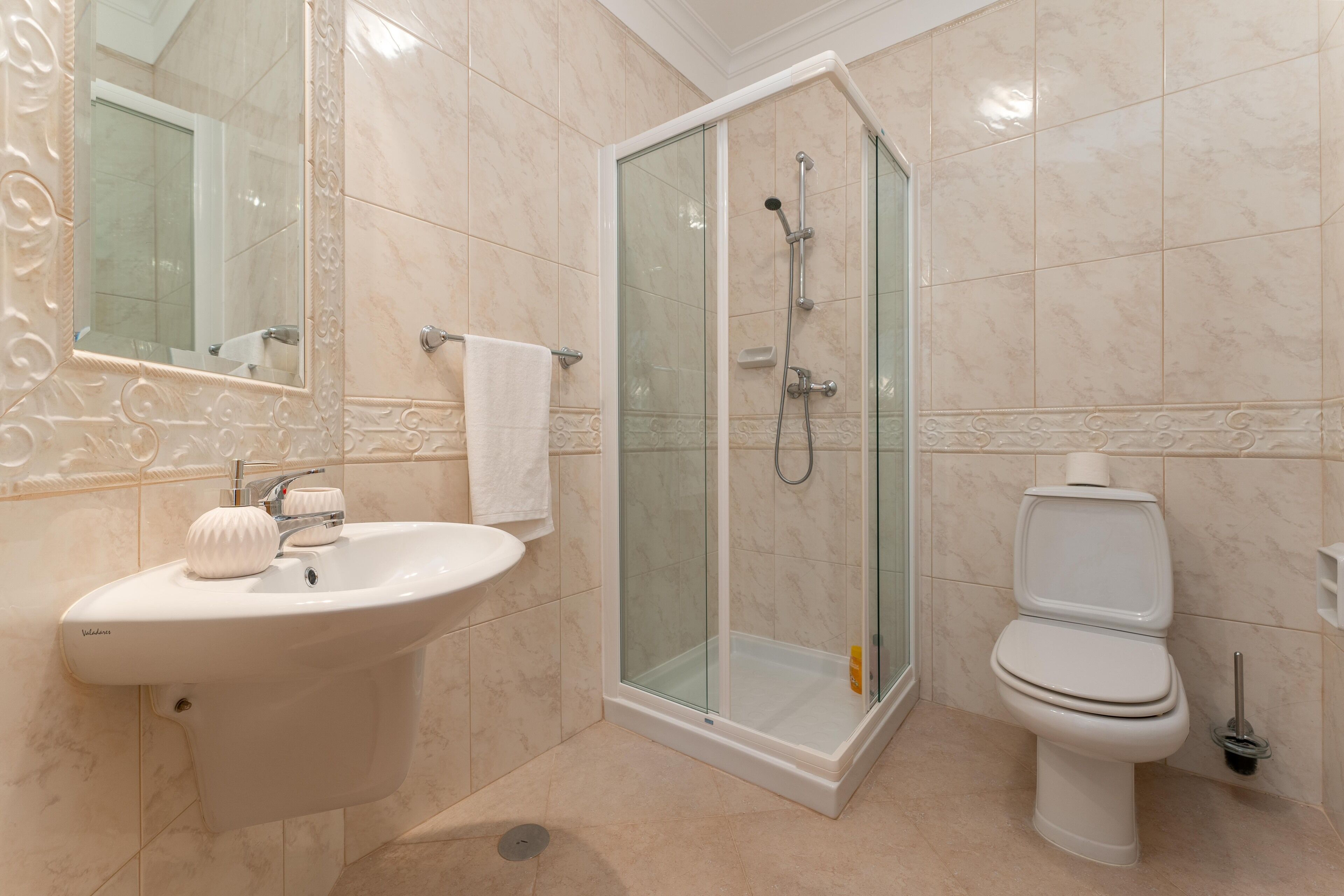 LakeView private garden & pool