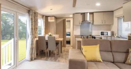 Coopers Beach 3-Bed Caravan, Sleeps 8 & Pets Ok