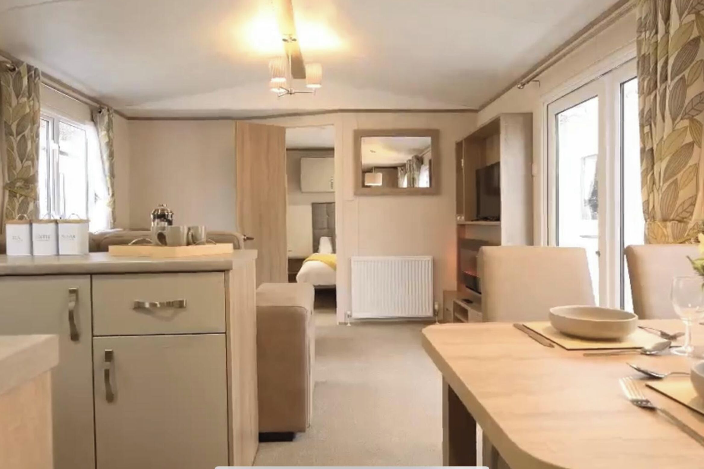Coopers Beach 3-bed Caravan, Sleeps 8 & Pets Ok - Essex