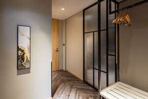 Deluxe Twin Room | Down comforters, in-room safe, blackout drapes, soundproofing