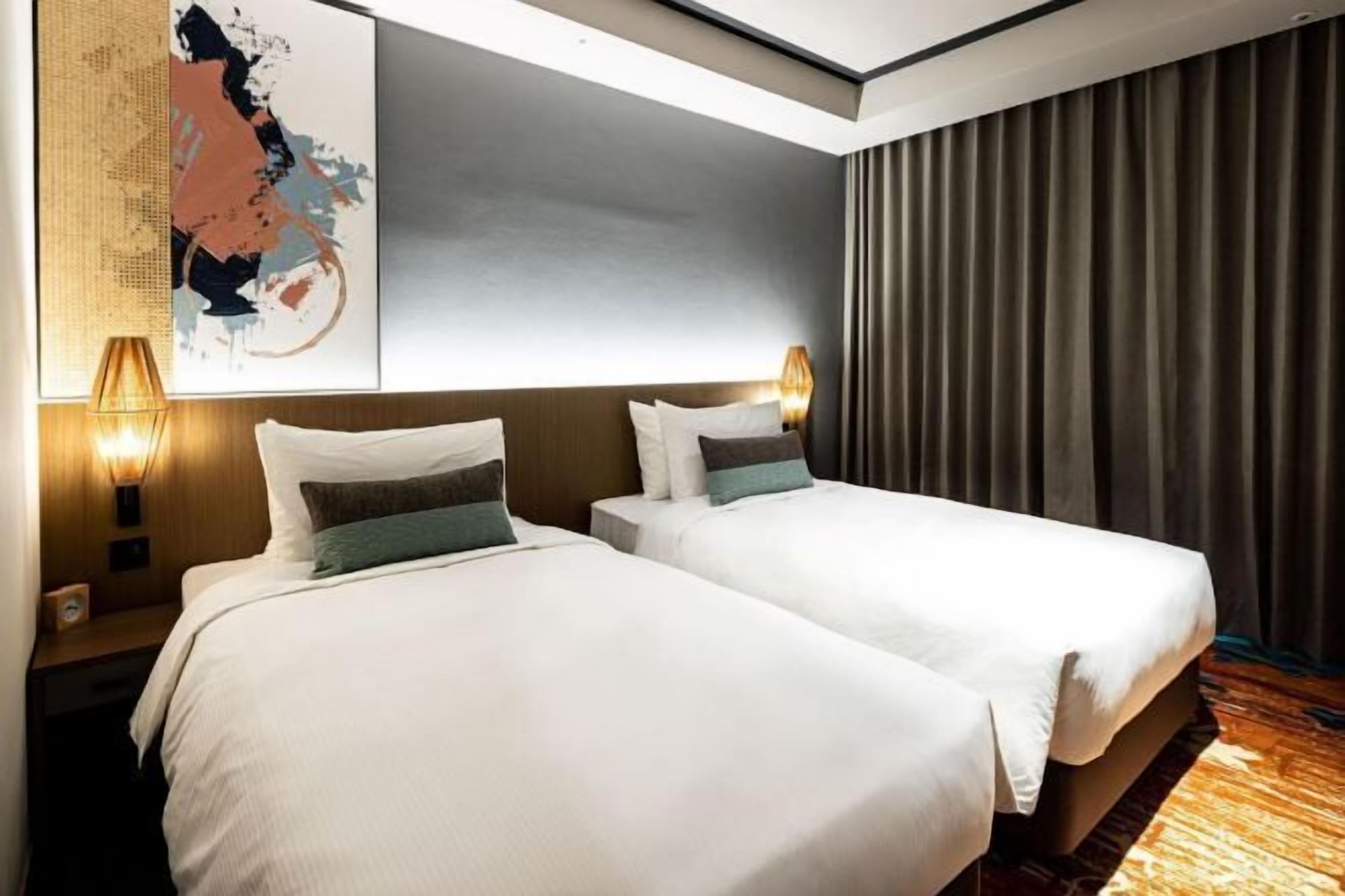 Down comforters, in-room safe, blackout drapes, soundproofing