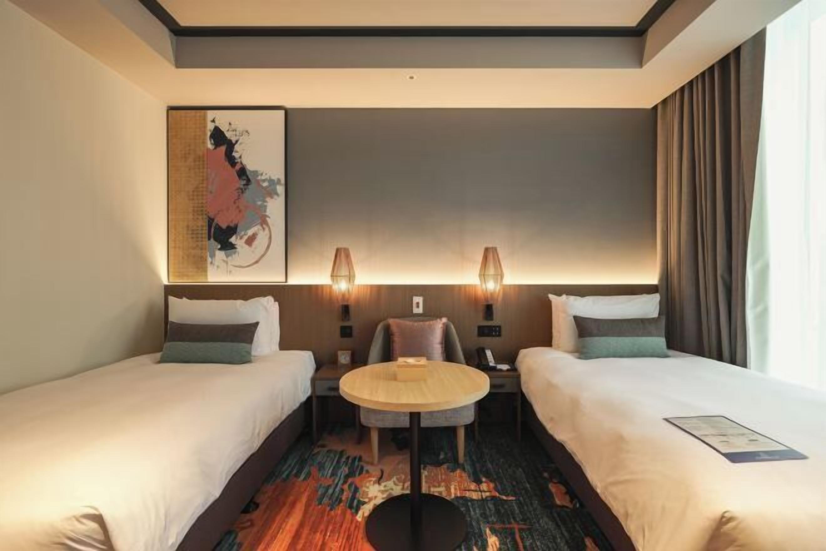 Down comforters, in-room safe, blackout drapes, soundproofing