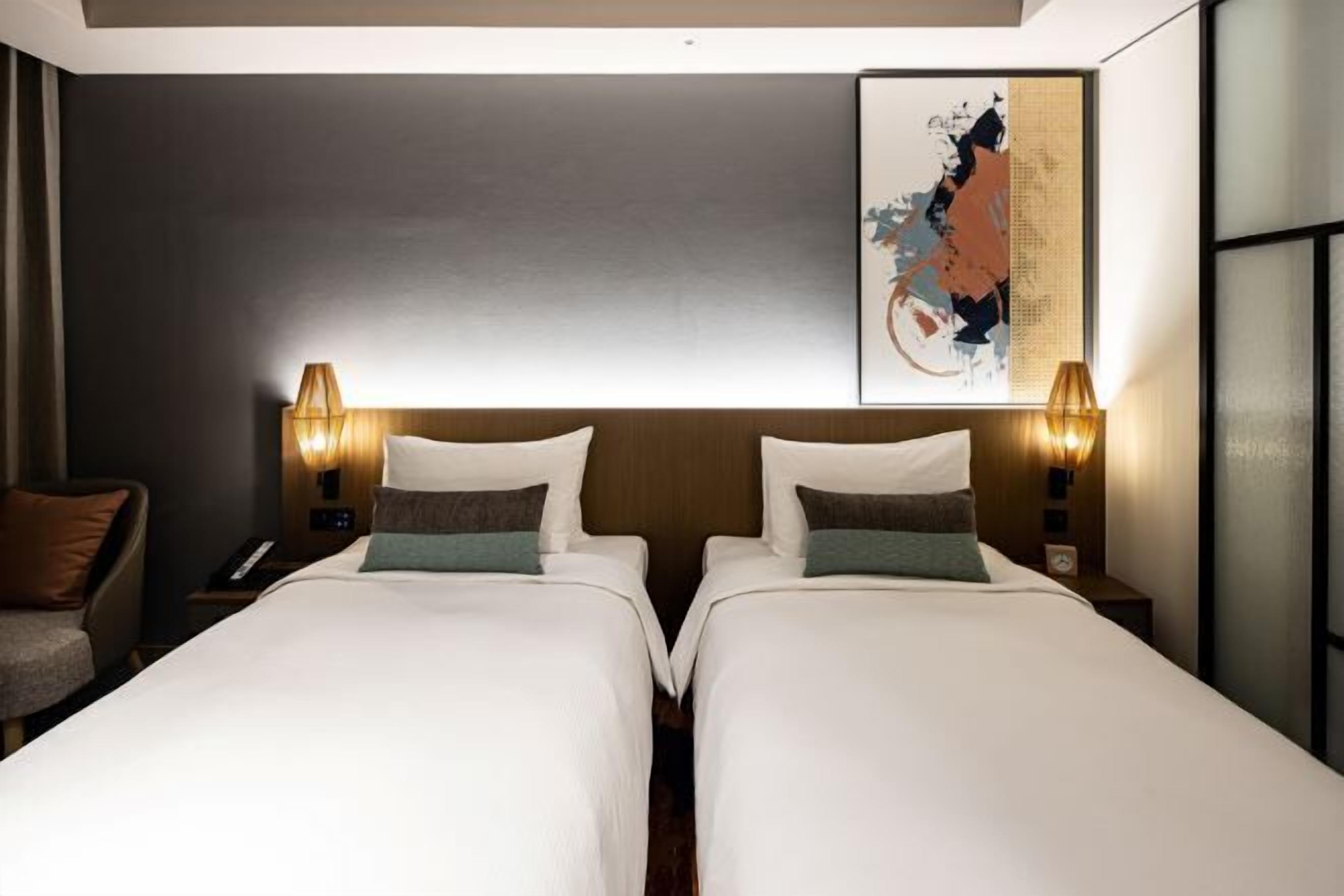 Down comforters, in-room safe, blackout drapes, soundproofing