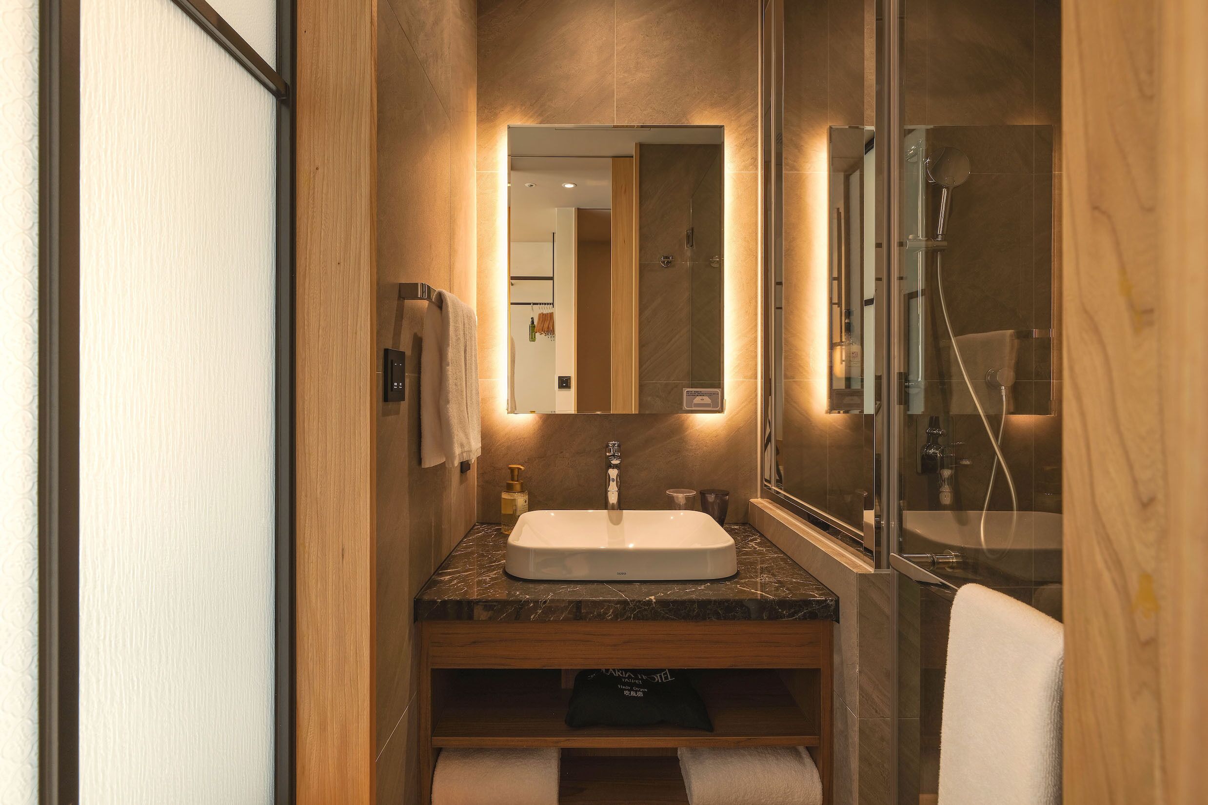 Shower Queen (No Bathtub) | Bathroom