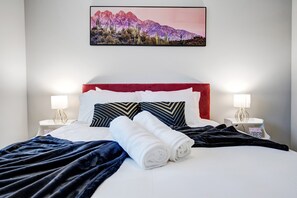 2 habitaciones, tabla de planchar con plancha, wifi y ropa de cama 