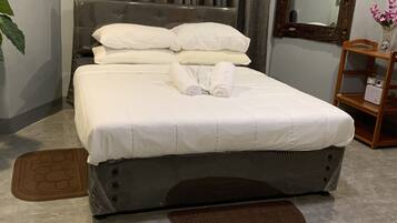 Kamar Double Deluks, 1 kamar tidur, Bebas Asap Rokok | Didekorasi berbeda-beda dan dilengkapi dengan perabotan berbeda-beda