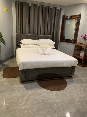 Deluxe Double Room, 1 Bedroom, Non Smoking - Daves Suite (Sipocot)